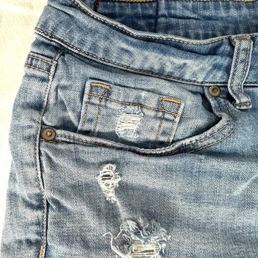 Aeropostale Y2K Low Rise Midi Distressed Blue Denim Summer Jean Shorts Size 12 - Picture 12 of 13